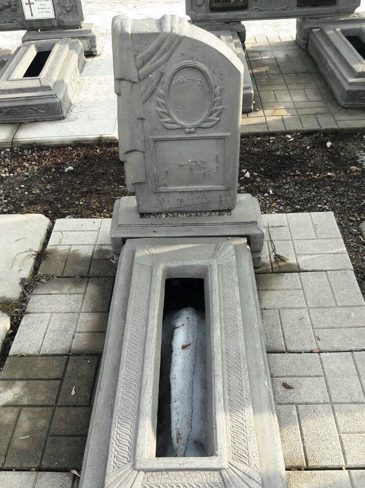 купить памятник из бетона на могилу недорого