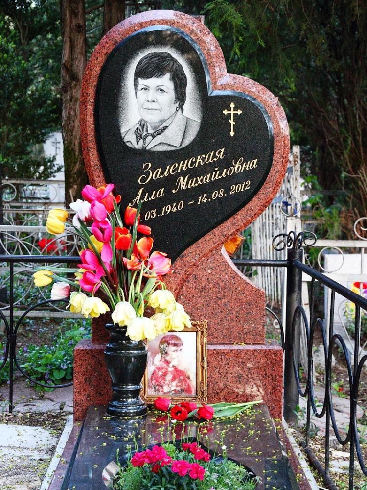Фото гранитных памятников на могилу для женщины